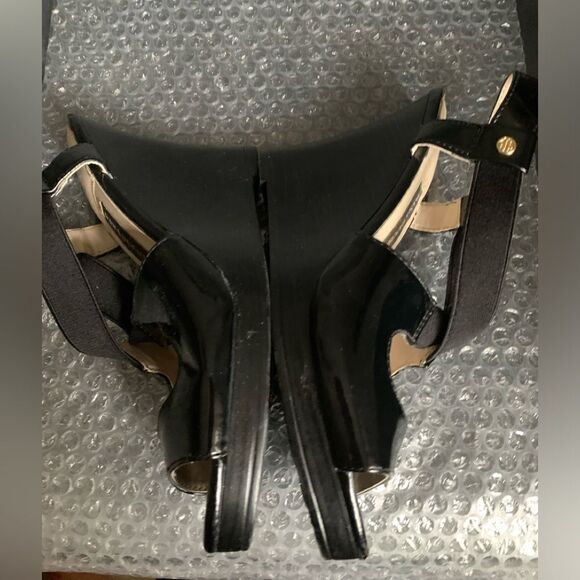 Dana Buckman Size 6 Black Patent Leather Slingback wedge sandals - Picture 2 of 10
